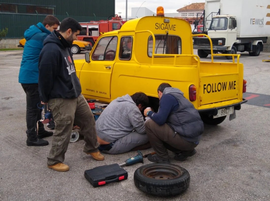 Restauración Renault 4 señaleros
